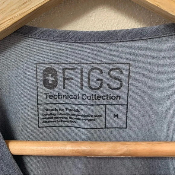FIGS Catarina One-Pocket Scrub Top Gray Grey Size Medium - Picture 7 of 8